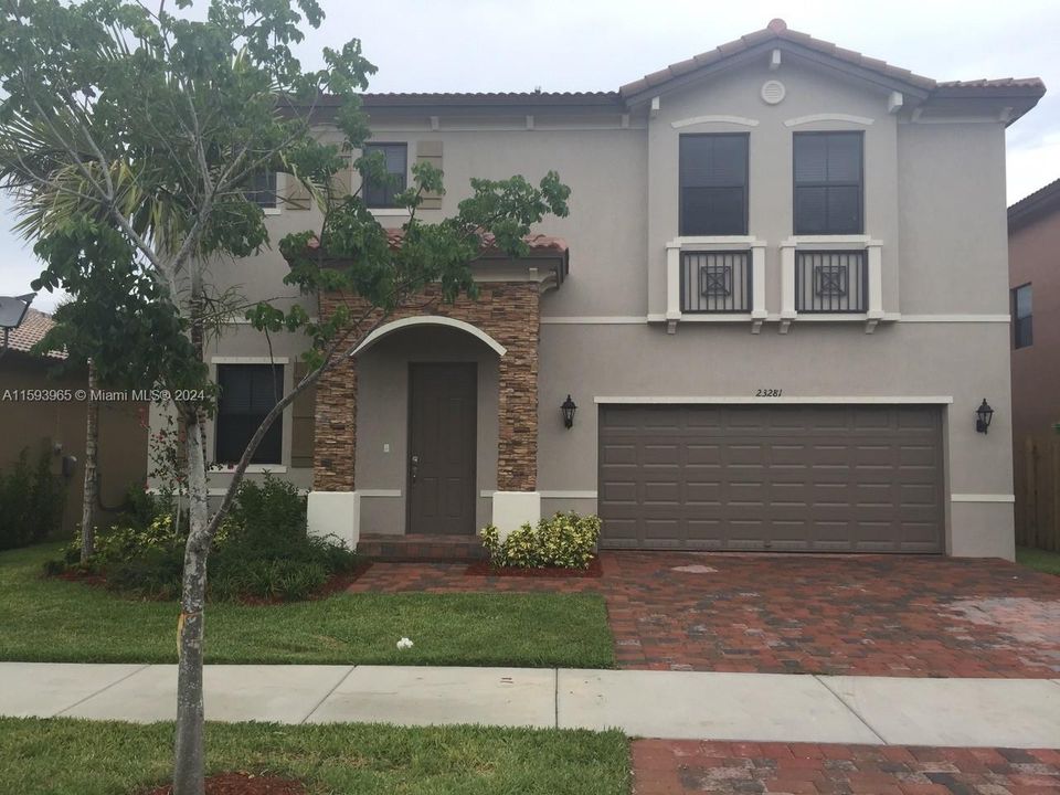 Active With Contract: $3,800 (4 beds, 2 baths, 2573 Square Feet)