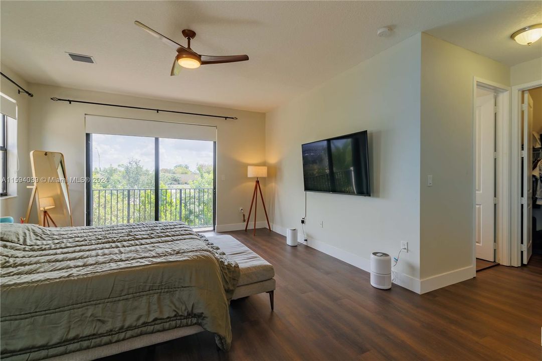 Active With Contract: $4,300 (3 beds, 2 baths, 2486 Square Feet)