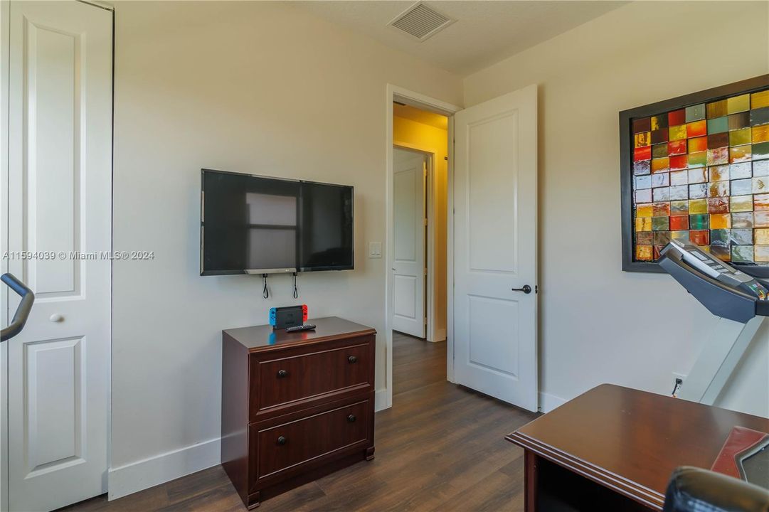 Active With Contract: $4,300 (3 beds, 2 baths, 2486 Square Feet)