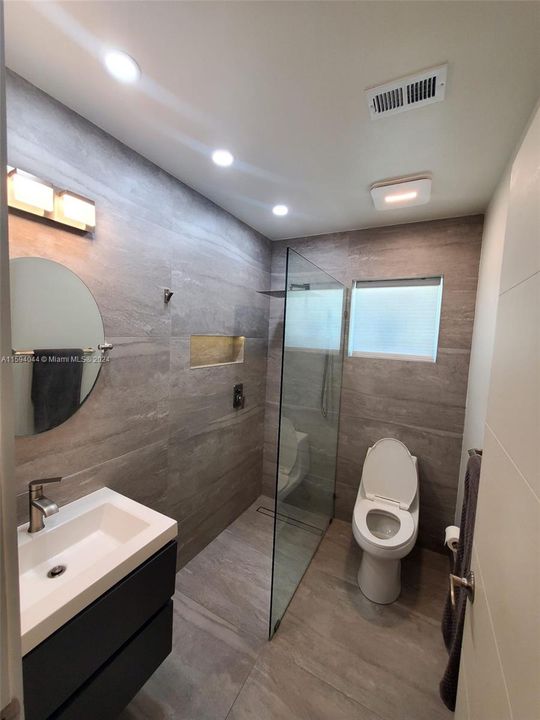 Active With Contract: $4,500 (3 beds, 3 baths, 1505 Square Feet)