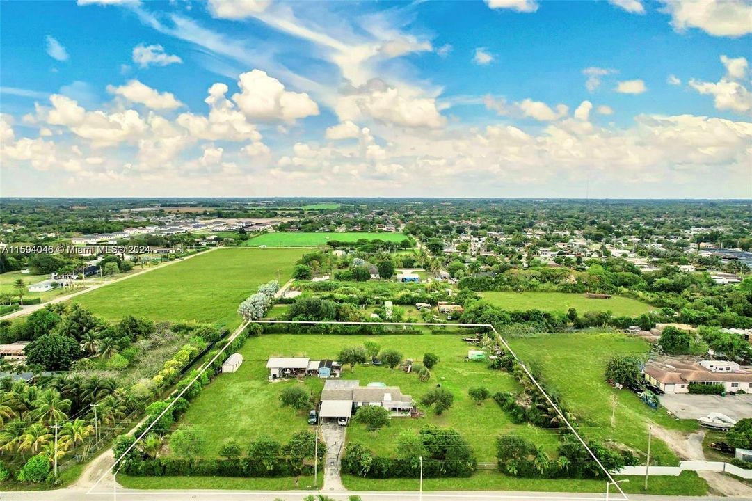 For Sale: $1,250,000 (3 beds, 2 baths, 1650 Square Feet)