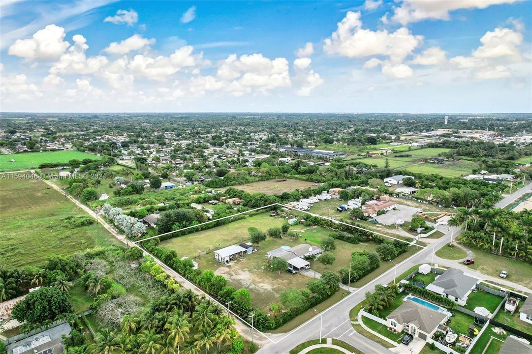 For Sale: $1,250,000 (3 beds, 2 baths, 1650 Square Feet)