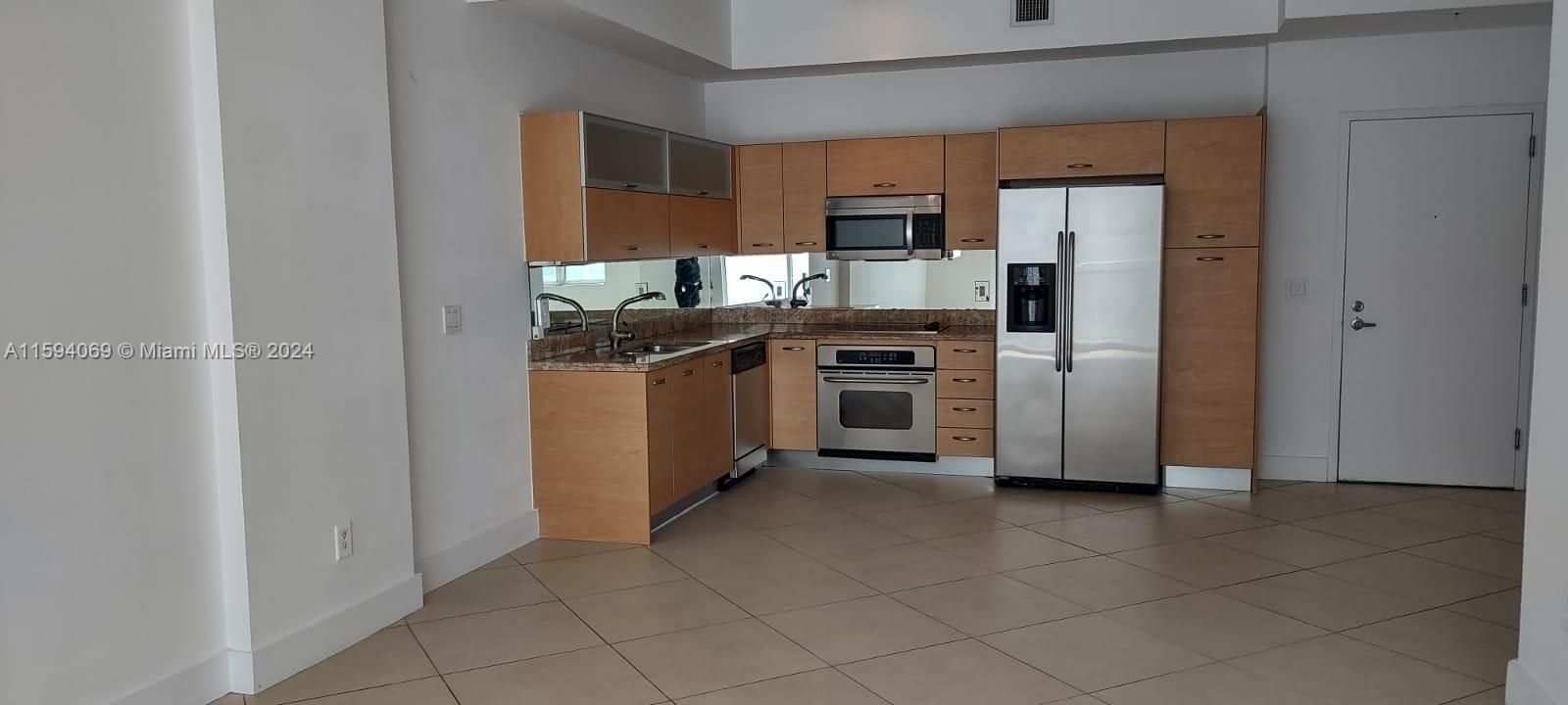 Recently Rented: $2,500 (1 beds, 1 baths, 775 Square Feet)