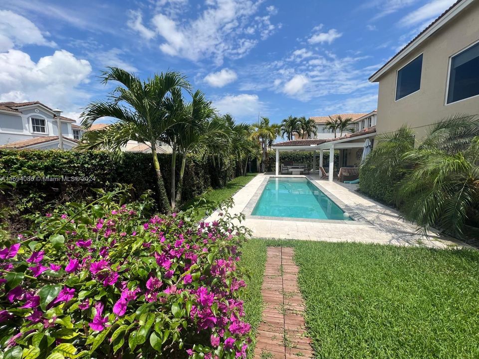 Recently Sold: $1,195,000 (4 beds, 3 baths, 2653 Square Feet)