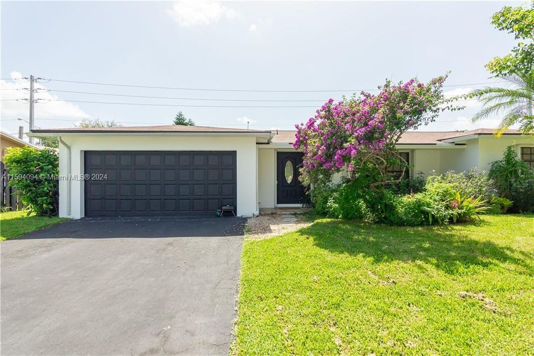 For Sale: $750,000 (4 beds, 2 baths, 1817 Square Feet)