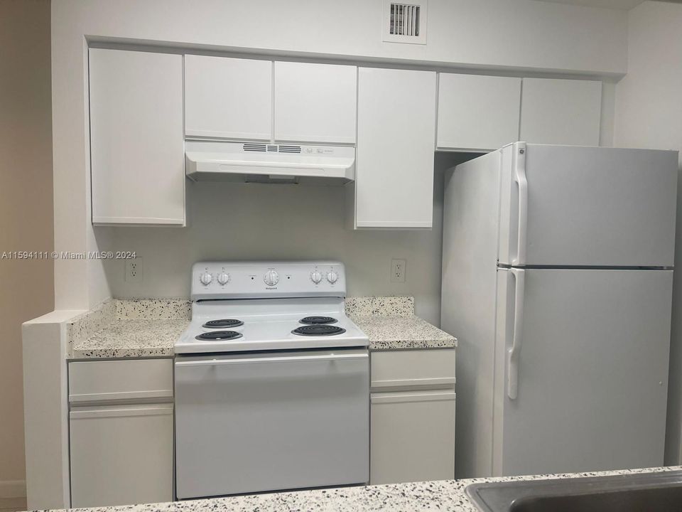 Recently Rented: $2,200 (2 beds, 2 baths, 850 Square Feet)