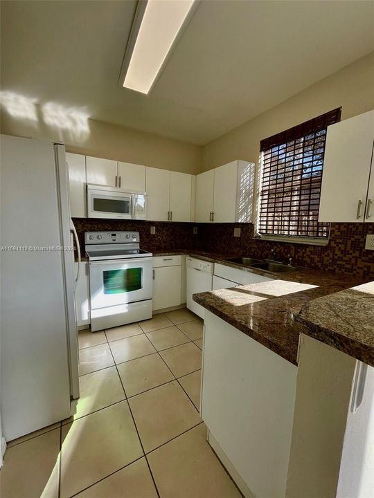 Active With Contract: $2,550 (3 beds, 2 baths, 1679 Square Feet)