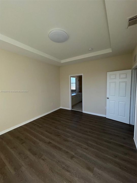 Active With Contract: $2,550 (3 beds, 2 baths, 1679 Square Feet)