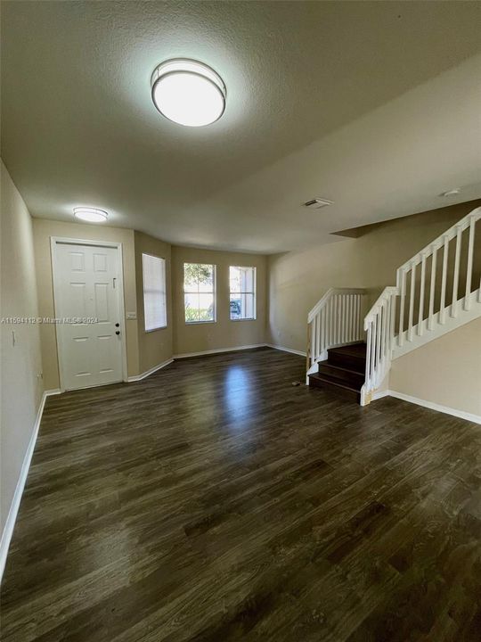 Active With Contract: $2,550 (3 beds, 2 baths, 1679 Square Feet)