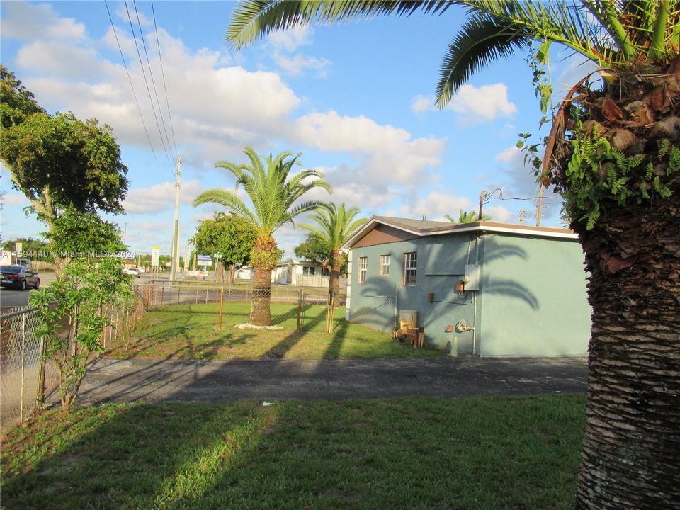 Active With Contract: $3,300 (4 beds, 2 baths, 1104 Square Feet)