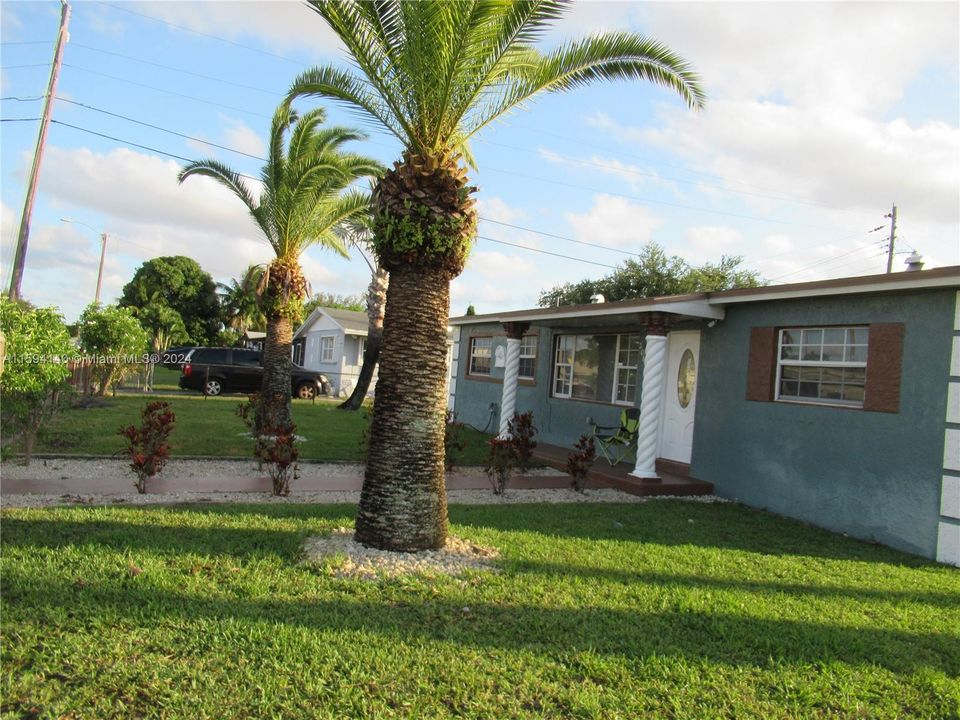 Active With Contract: $3,300 (4 beds, 2 baths, 1104 Square Feet)