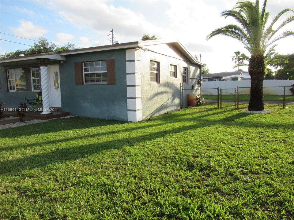 Active With Contract: $3,300 (4 beds, 2 baths, 1104 Square Feet)