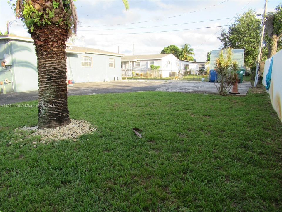 Active With Contract: $3,300 (4 beds, 2 baths, 1104 Square Feet)