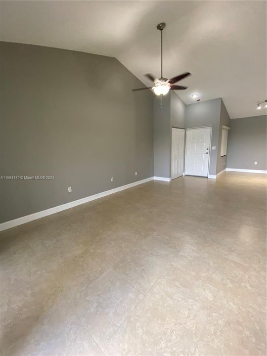 Recently Rented: $1,995 (1 beds, 1 baths, 786 Square Feet)