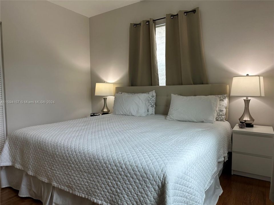 Active With Contract: $4,000 (2 beds, 1 baths, 1131 Square Feet)