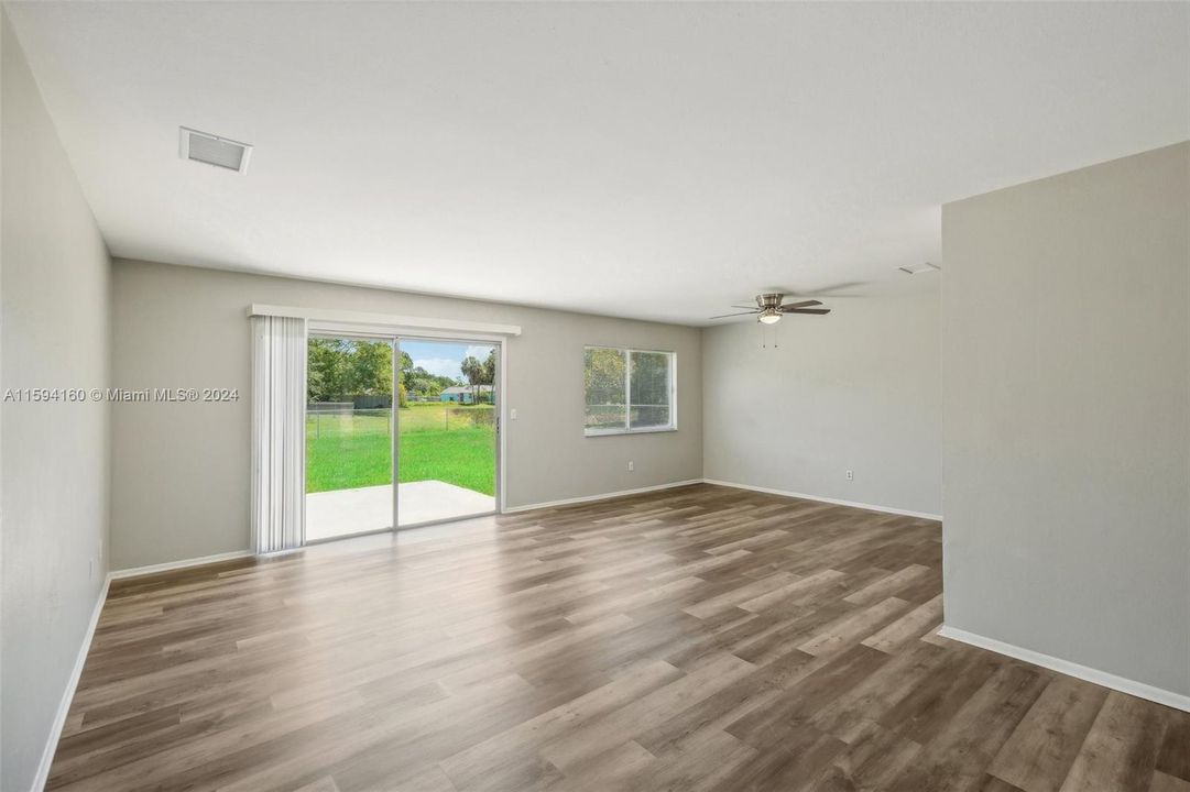 For Sale: $345,000 (3 beds, 2 baths, 1288 Square Feet)