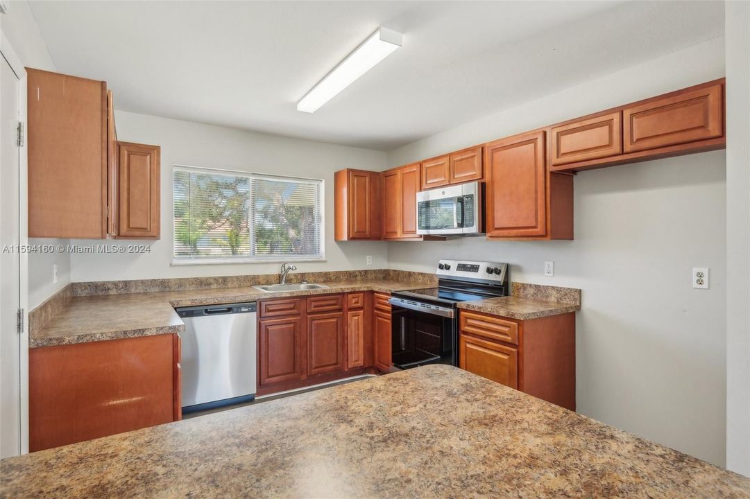 For Sale: $345,000 (3 beds, 2 baths, 1288 Square Feet)