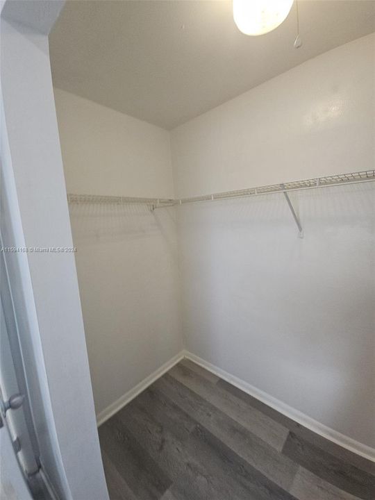For Rent: $1,500 (1 beds, 1 baths, 2632 Square Feet)