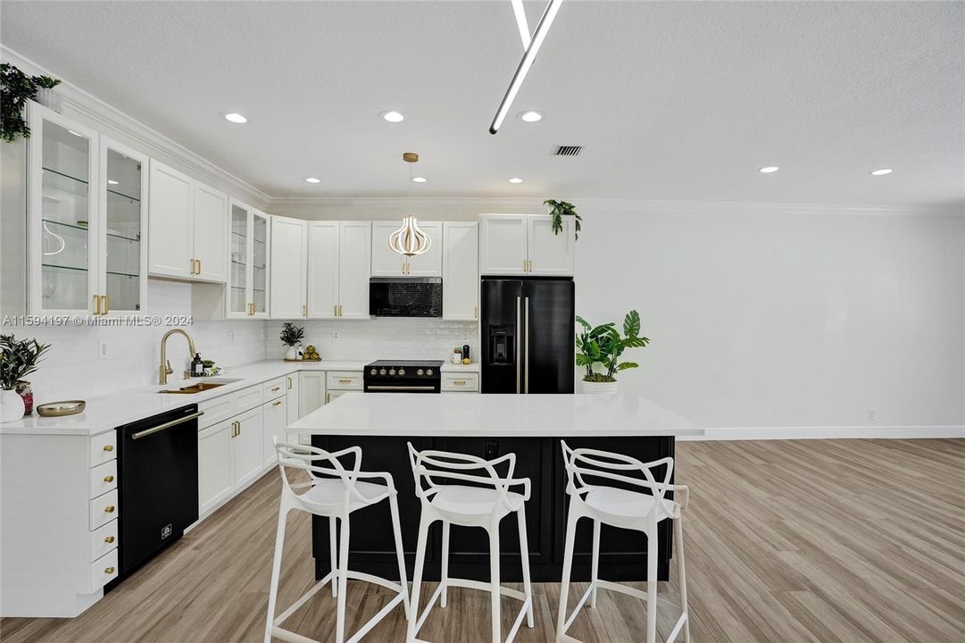 Recientemente alquilado: $5,900 (3 camas, 2 baños, 2164 Pies cuadrados)