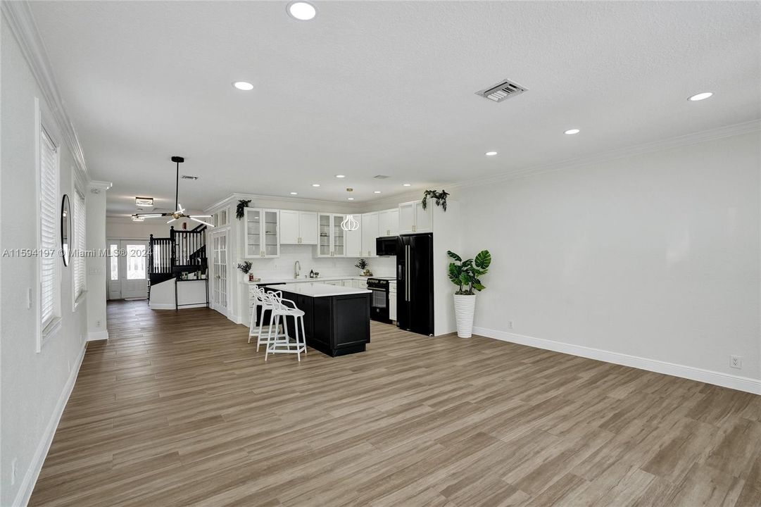 Recientemente alquilado: $5,900 (3 camas, 2 baños, 2164 Pies cuadrados)