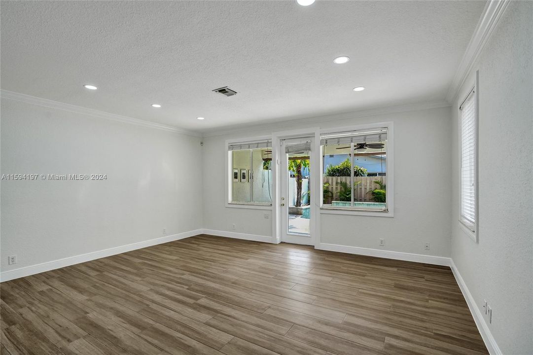 Recientemente alquilado: $5,900 (3 camas, 2 baños, 2164 Pies cuadrados)