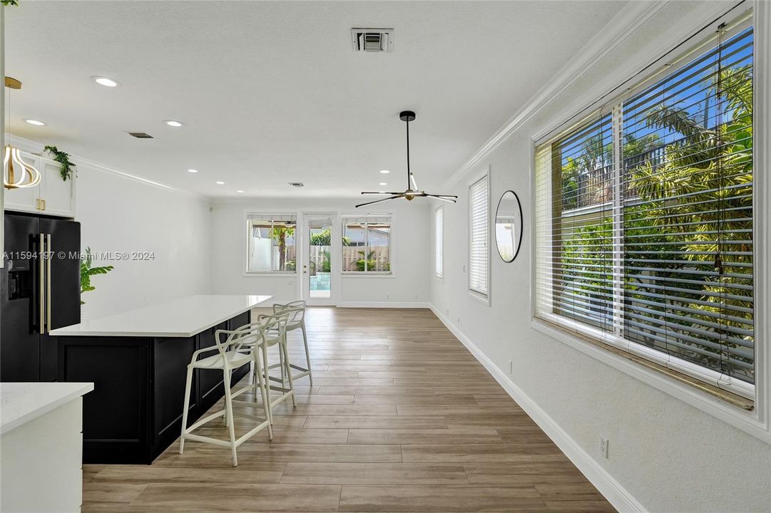 Recientemente alquilado: $5,900 (3 camas, 2 baños, 2164 Pies cuadrados)