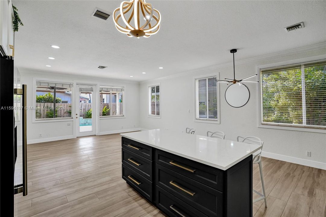 Recientemente alquilado: $5,900 (3 camas, 2 baños, 2164 Pies cuadrados)