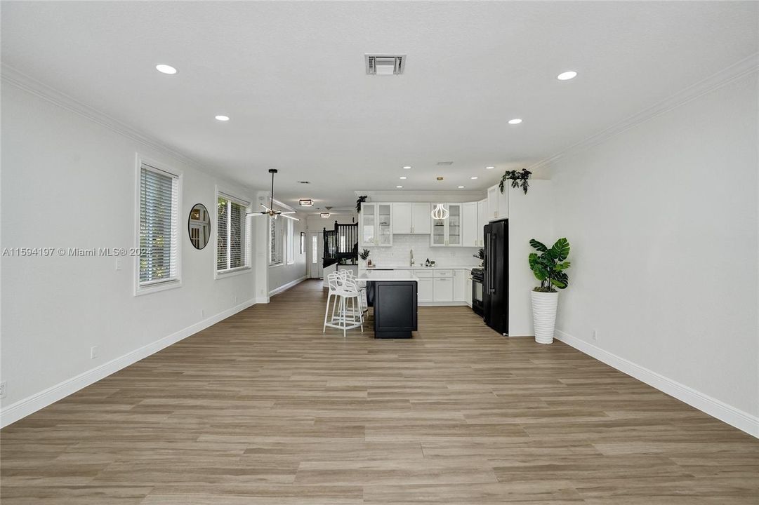 Recientemente alquilado: $5,900 (3 camas, 2 baños, 2164 Pies cuadrados)