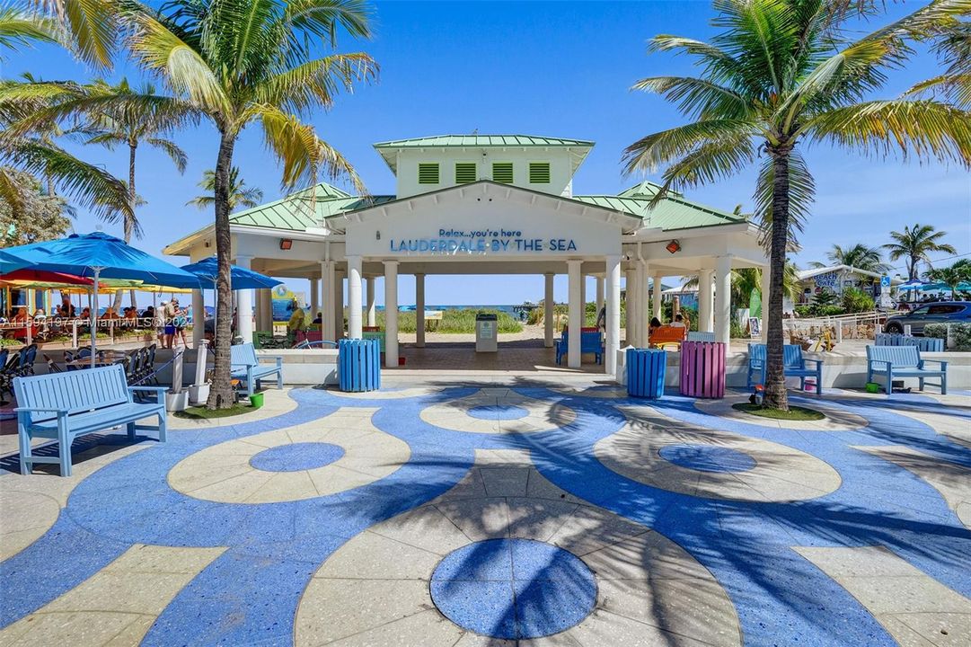 Walking distance from townhouse to beach, dining, shopping, and light entertainment.