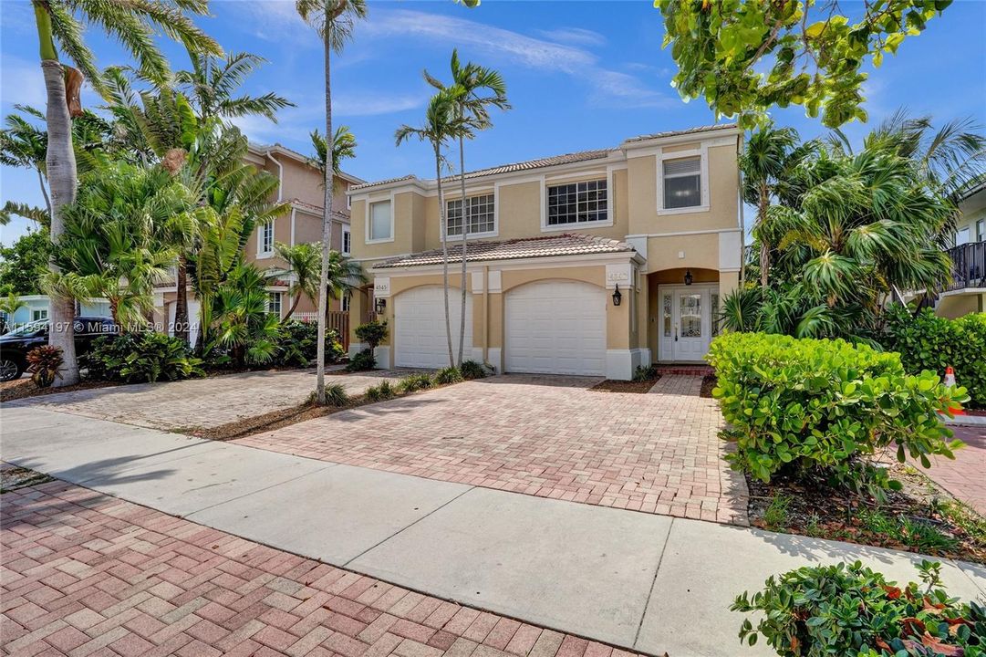 Front of house, one car garage and 2 car driveway