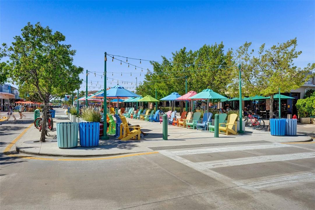 Walking distance from townhouse to beach, dining, shopping, and light entertainment.