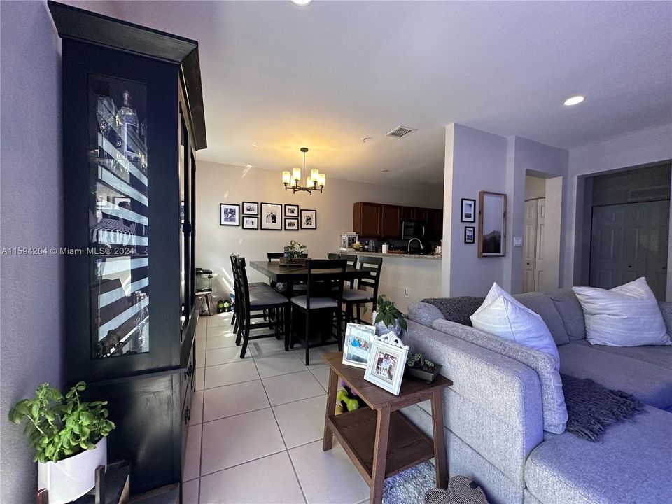 Active With Contract: $3,000 (3 beds, 2 baths, 1335 Square Feet)