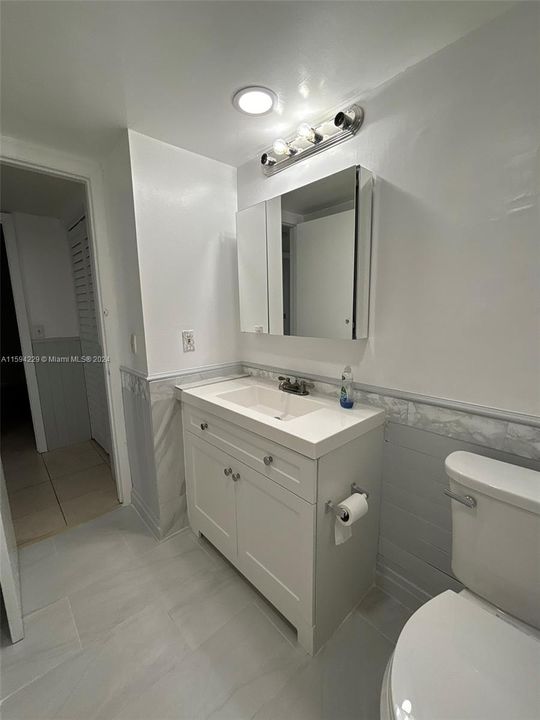 2nd Bathroom