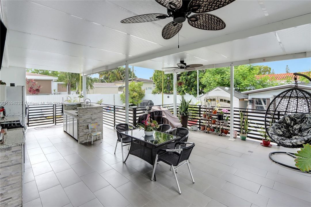 For Sale: $855,000 (4 beds, 3 baths, 1195 Square Feet)