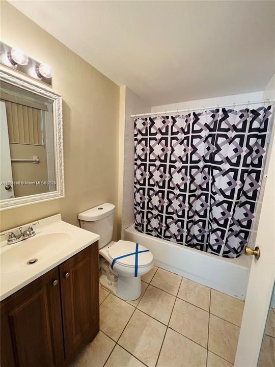 Active With Contract: $2,150 (2 beds, 2 baths, 942 Square Feet)