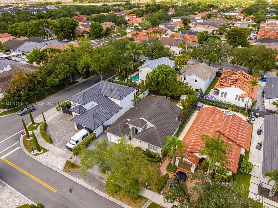 Active With Contract: $685,000 (3 beds, 2 baths, 1486 Square Feet)