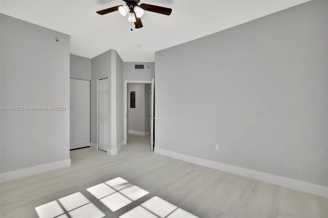 Active With Contract: $390,000 (3 beds, 2 baths, 1237 Square Feet)