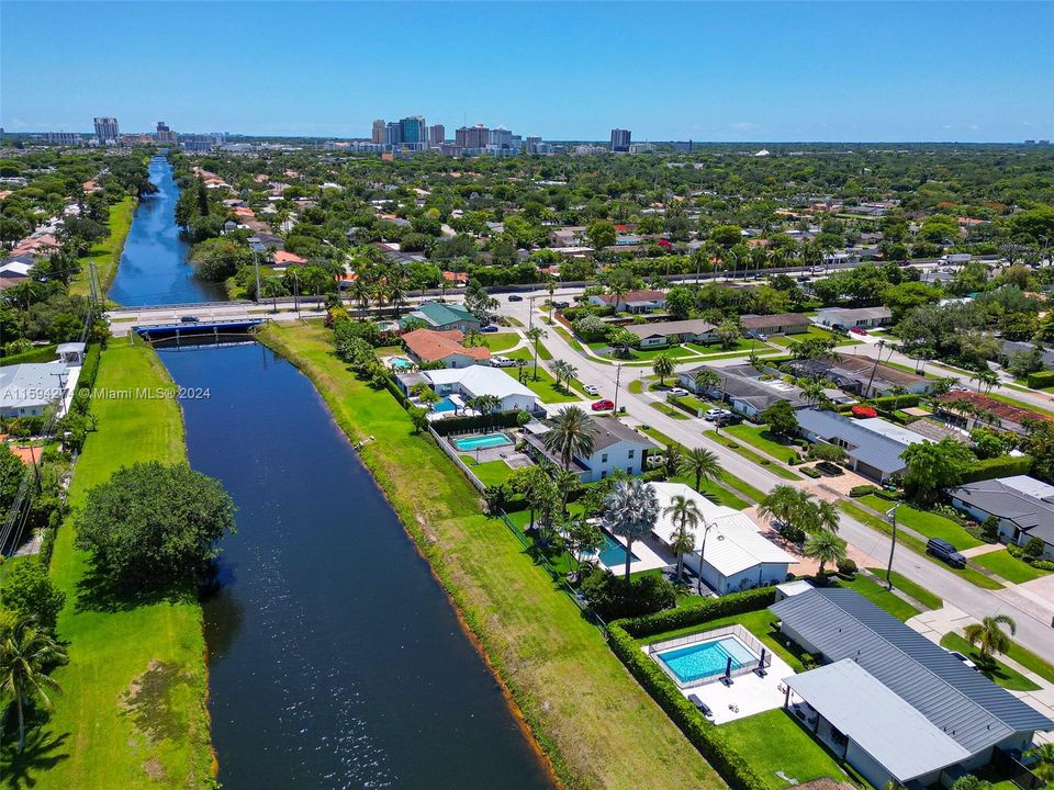 Active With Contract: $1,199,000 (3 beds, 3 baths, 1957 Square Feet)