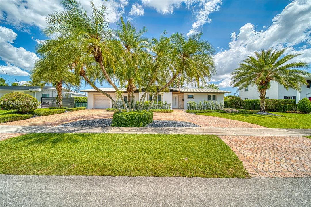 Active With Contract: $1,199,000 (3 beds, 3 baths, 1957 Square Feet)