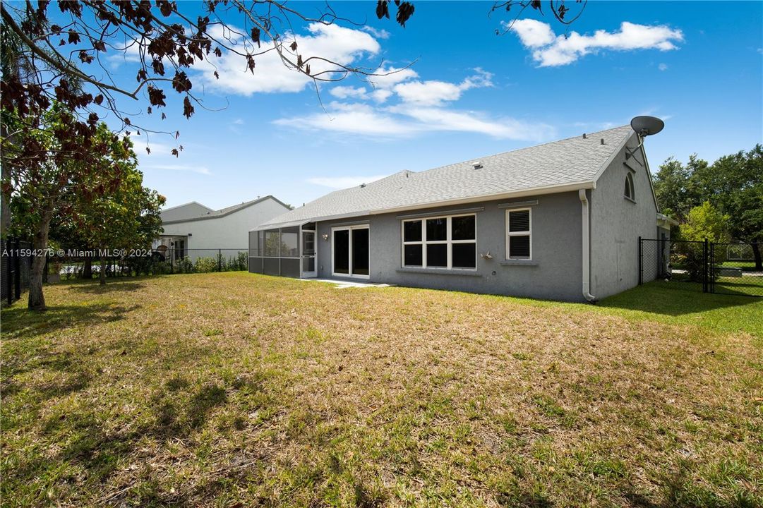 For Sale: $850,000 (3 beds, 2 baths, 1686 Square Feet)