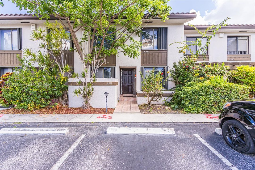 Active With Contract: $770,000 (3 beds, 2 baths, 1590 Square Feet)