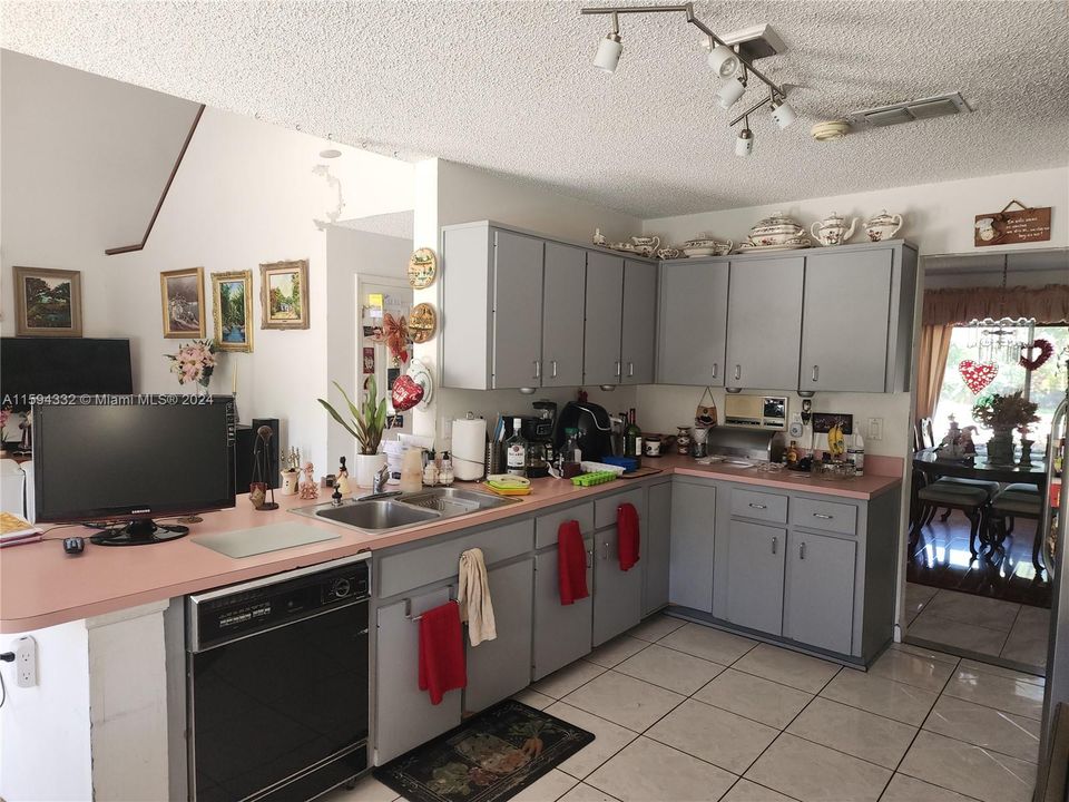 For Sale: $499,000 (5 beds, 2 baths, 0 Square Feet)