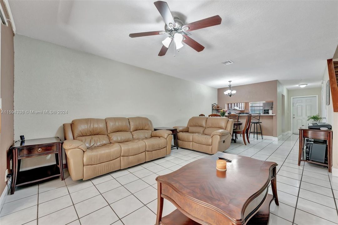 Recently Sold: $340,000 (2 beds, 2 baths, 1028 Square Feet)