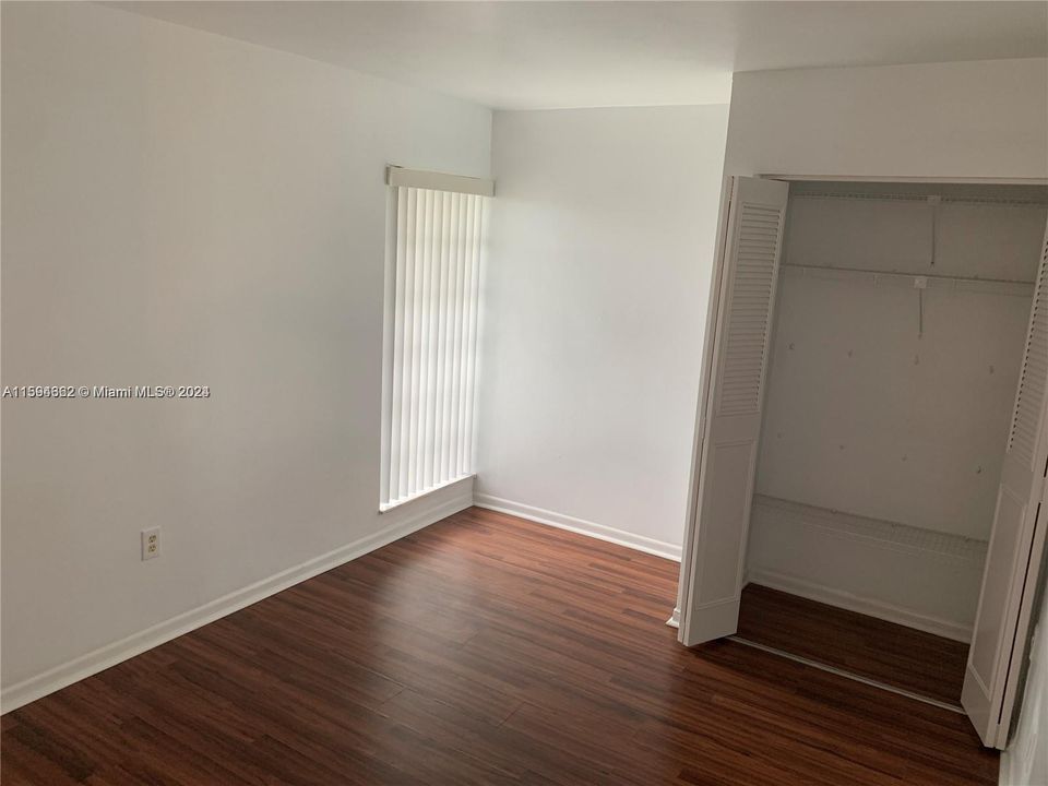 For Rent: $1,950 (2 beds, 1 baths, 860 Square Feet)