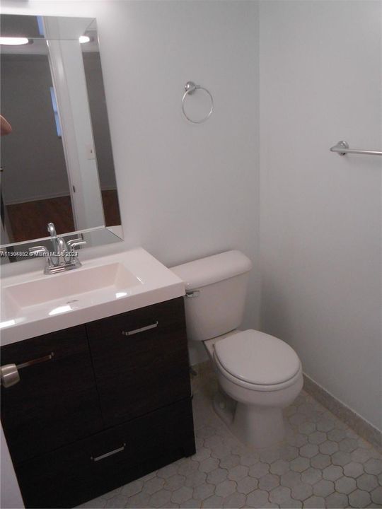 For Rent: $1,950 (2 beds, 1 baths, 860 Square Feet)