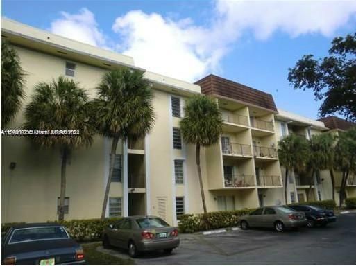 Active With Contract: $1,695 (2 beds, 1 baths, 860 Square Feet)