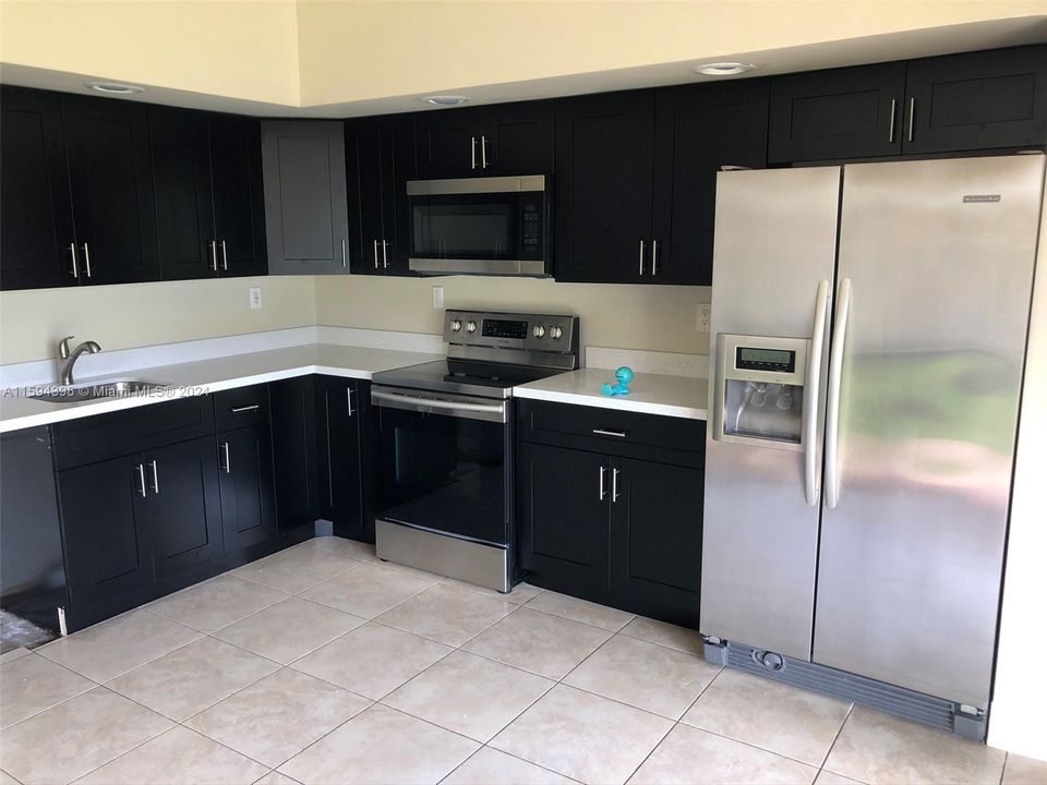 Active With Contract: $415,000 (2 beds, 1 baths, 1015 Square Feet)