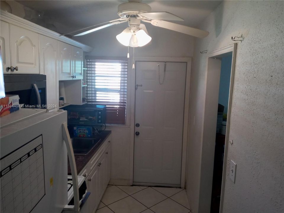 For Sale: $275,000 (2 beds, 1 baths, 780 Square Feet)