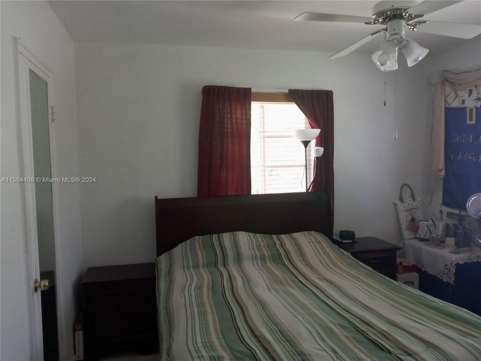 For Sale: $275,000 (2 beds, 1 baths, 780 Square Feet)