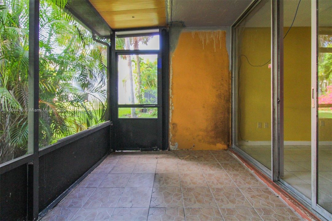 En Venta: $262,200 (2 camas, 1 baños, 892 Pies cuadrados)